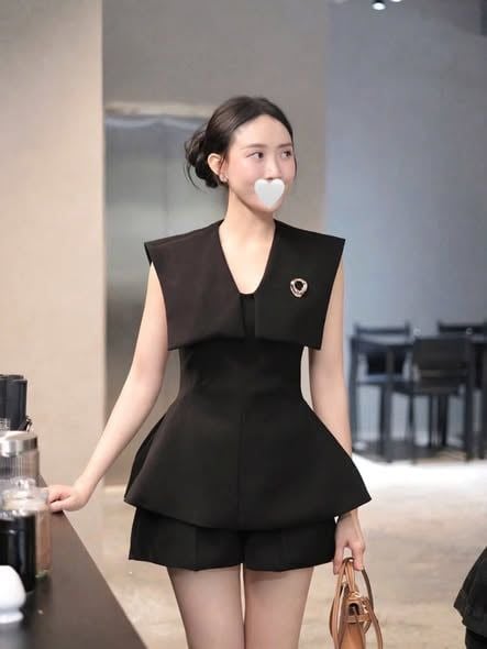 KS1654 -  SET ÁO CỔ CHOÀNG ĐÍNH TAG, QUẦN SHORT (ĐEN)