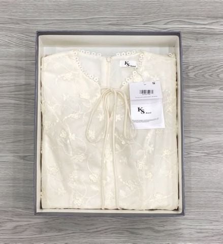 KS1673 - ĐẦM TẦNG THÊU HOA (KEM)