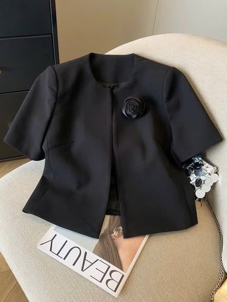 TB9787 - ÁO KHOÁC LỬNG KÈM TAG HOA NHỎ - MÀU ĐEN