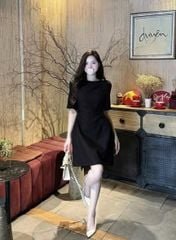 KS1692 - ĐẦM BASIC ĐEN ĐÍNH NÚT VAI (ĐEN)