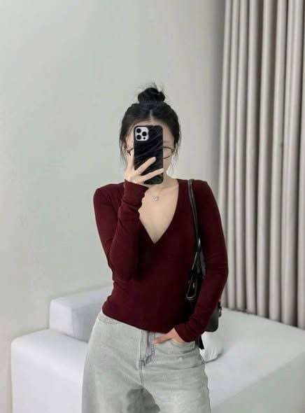 SHE4799 - ÁO THUN TAY DÀI CỔ V (KEM)
