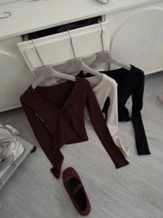 SHE4799 - ÁO THUN TAY DÀI CỔ V (KEM)