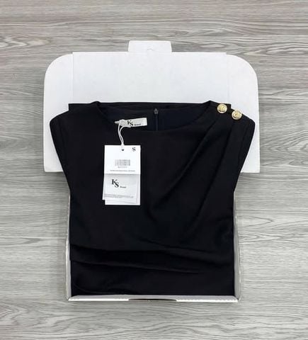 KS1692 - ĐẦM BASIC ĐEN ĐÍNH NÚT VAI (ĐEN)