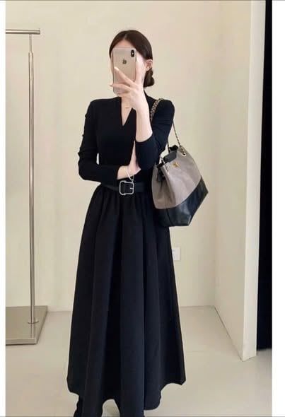 KS1695 - ĐẦM CỔ V TÙNG XÒE - KÈM NỊT (ĐEN)