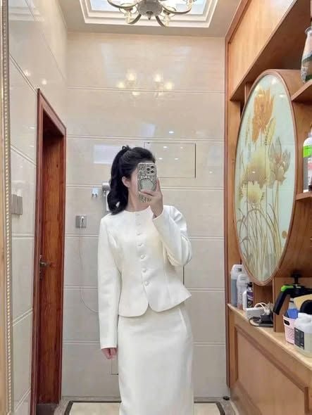 KS1677 - SET ÁO PHỐI NÚT BỌC, VÁY DÀI - KÈM TAG (KEM)