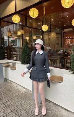 SHE4812 - SET ÁO TAY DÀI NÚT BỌC, VÁY NGẮN XẾP LY (XÁM)