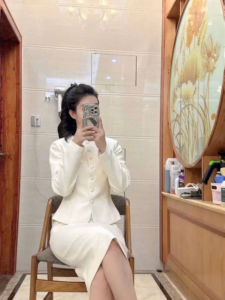 KS1677 - SET ÁO PHỐI NÚT BỌC, VÁY DÀI - KÈM TAG (KEM)