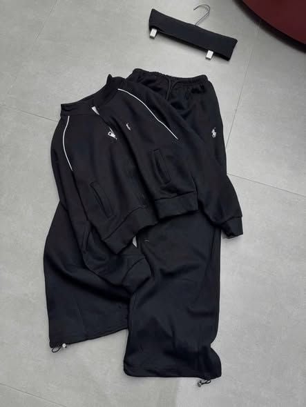 SKY9891 - SET THỂ THAO UMI THÊU NGỰA (ĐEN)