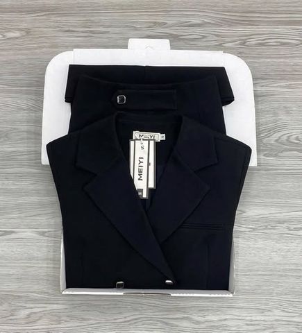 KS1697 - SET ÁO VEST PHỐI NÚT, VÁY DÀI (ĐEN)