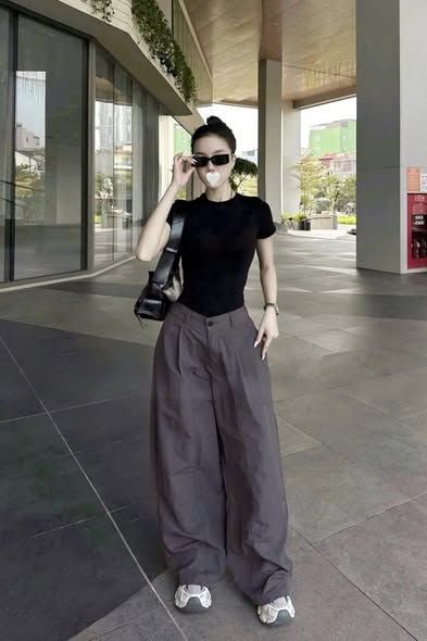 KS1769 - SET ÁO THUN BORIP ĐEN , QUẦN DÙ ỐNG RỘNG XÁM