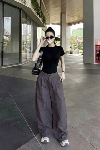 KS1769 - SET ÁO THUN BORIP ĐEN , QUẦN DÙ ỐNG RỘNG XÁM