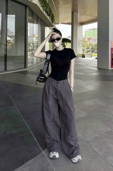 KS1769 - SET ÁO THUN BORIP ĐEN , QUẦN DÙ ỐNG RỘNG XÁM