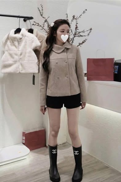 KS1823 - SET ÁO DẠ CỔ LỆCH (NÂU BE) - KÈM QUẦN SHORT ĐEN