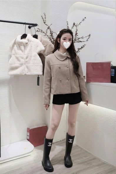 KS1823 - SET ÁO DẠ CỔ LỆCH (NÂU BE) - KÈM QUẦN SHORT ĐEN