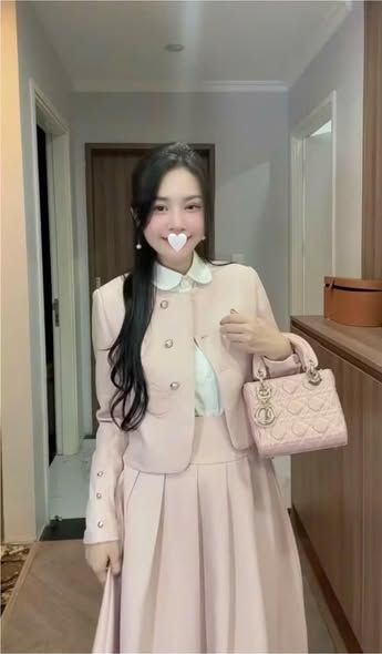 TB9869 - SET ÁO PHỐI NÚT KIỂU, VÁY DÀI XẾP LY (HỒNG) - KHÔNG KÈM SƠMI