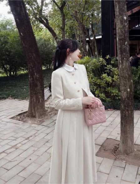 TB9870 - SET ÁO PHỐI NÚT KIỂU, VÁY DÀI XẾP LY (KEM) - KHÔNG KÈM SƠMI