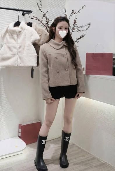 KS1823 - SET ÁO DẠ CỔ LỆCH (NÂU BE) - KÈM QUẦN SHORT ĐEN