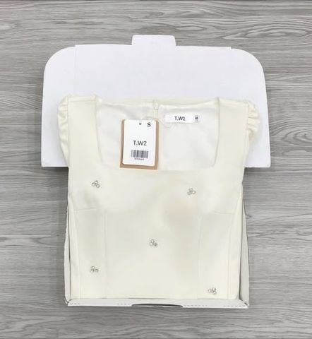 KS1846 - ĐẦM NGẮN CỔ VUÔNG ĐÍNH ĐÁ (KEM)