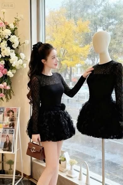 VGU2301 - ĐẦM REN NGẮN PHỐI HOA (ĐEN) - KÈM QUẦN BH