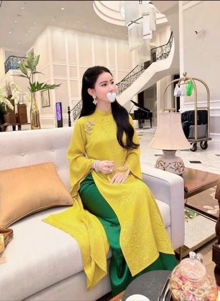 VGU2305 - SET ÁO DÀI VÀNG PHỐI NÚT TÀU, QUẦN GẤM XANH