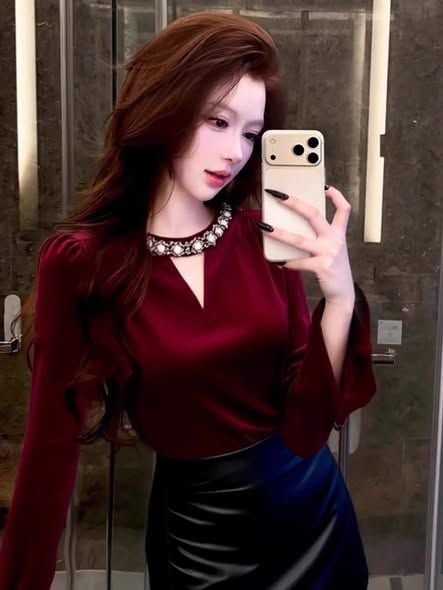 VGU2300 - SET ÁO TAY DÀI ĐỎ CỔ ĐÍNH ĐÁ, VÁY DA NGẮN