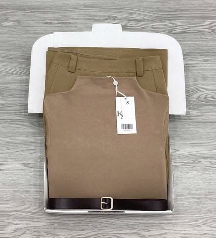 KS1818 - SET ÁO THUN CỔ LỌ, VÁY DÀI - KÈM NỊT (NÂU)