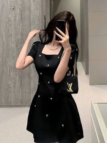 KS1845 - ĐẦM NGẮN CỔ VUÔNG ĐÍNH ĐÁ (ĐEN)