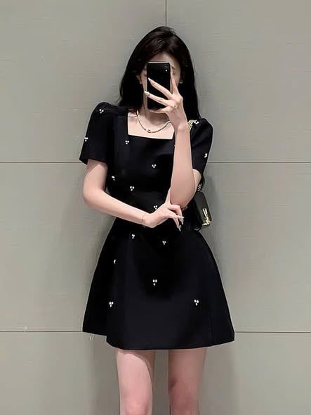 KS1845 - ĐẦM NGẮN CỔ VUÔNG ĐÍNH ĐÁ (ĐEN)
