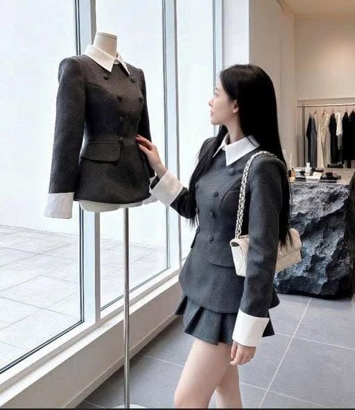 VGU2348 - SET ÁO DẠ CỔ SƠ MI TRẮNG - CHÂN VÁY  NGẮN XẾP LY