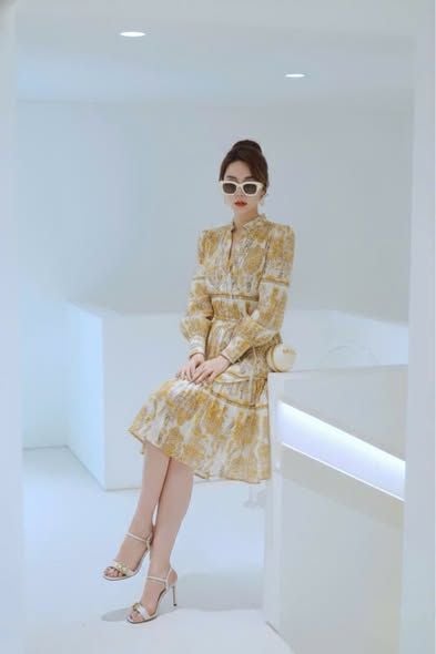 VGU2337 - ĐẦM TAY DÀI HỌA TIẾT VÀNG