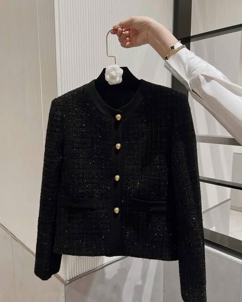 KS1869 - ÁO KHOÁC ĐEN PHỐI NÚT KIỂU (ÁO LẺ, KHÔNG KÈM TAG)