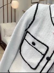 QCC0144-Áo dạ phối viền nhung nút bọc (trắng)