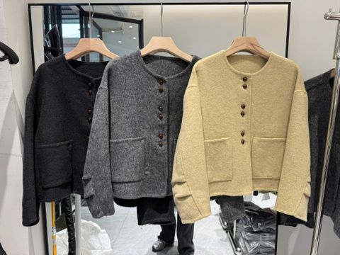 QCC3035 KHOÁC DẠ ÉP NÚT ĐÔI PHỐI TÚI (VÀNG)