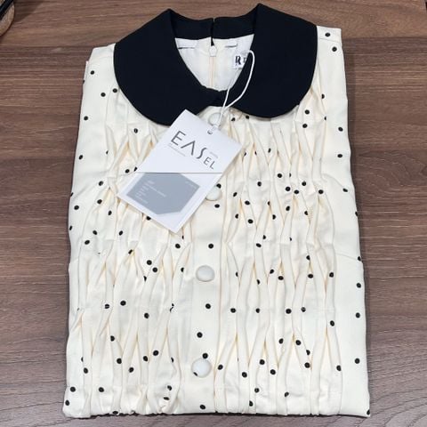 OAK0133 ĐẦM NGẮN TK CỔ SEN LI SÓNG NGỰC (CHẤM BI KEM)