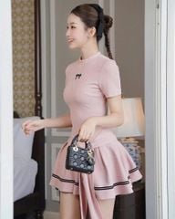 VGU1182 ĐẦM THUN THÊU NƠ EO PHỐI CHOÀNG (HỒNG)