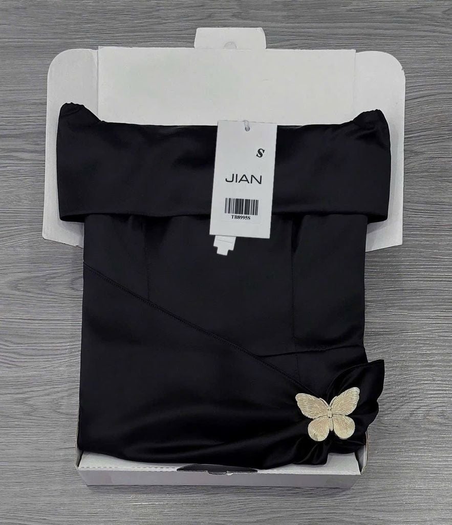 TB8995 ĐẦM BẸT VAI EO PHỐI TAG BƯỚM (ĐEN)