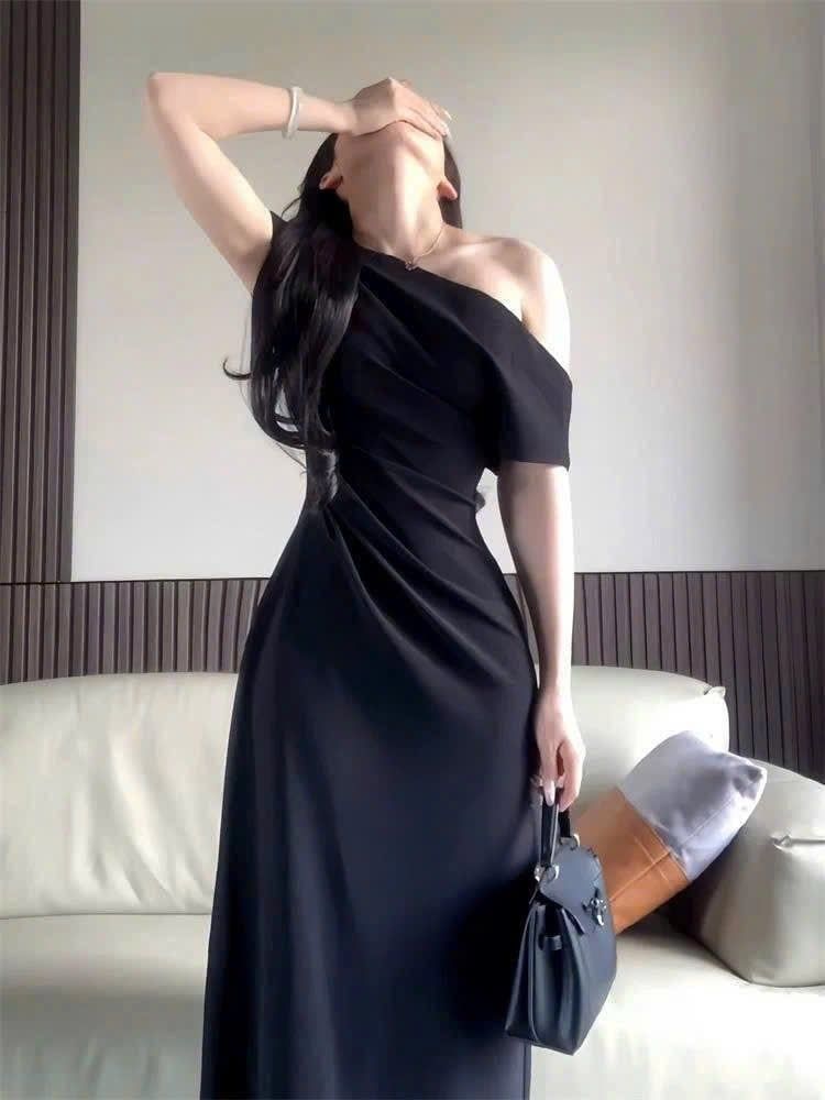 VGU1203 ĐẦM ĐEN LỆCH VAI