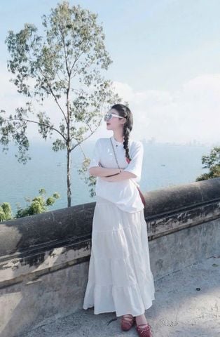 TB8583 - SET ÁO THUN LOGO TIM + CHÂN VÁY DÀI TRẮNG