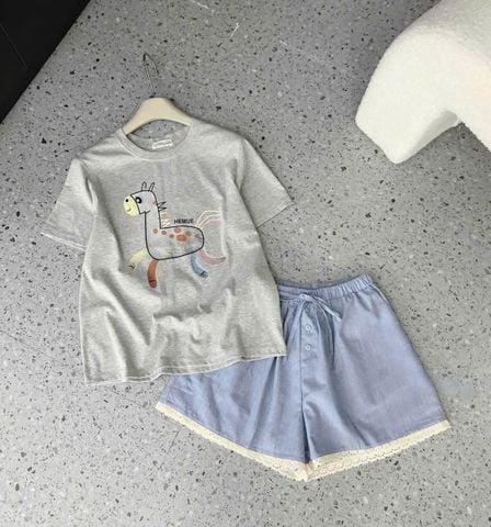 TB8586 -SET ÁO THUN XÁM IN HÌNH - QUẦN SHORT XANH VIỀN REN