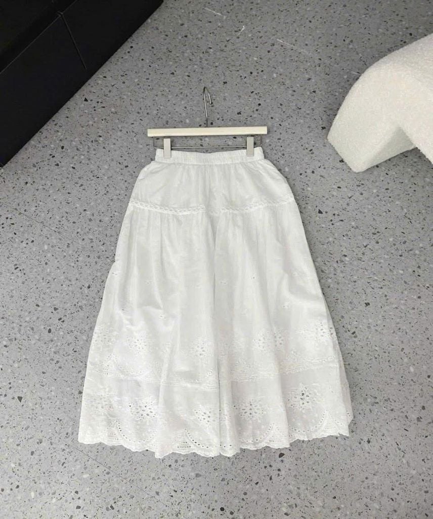 TB8588 - CHÂN VÁY XÒE TRẮNG ( CHÂN VÁY LẺ)