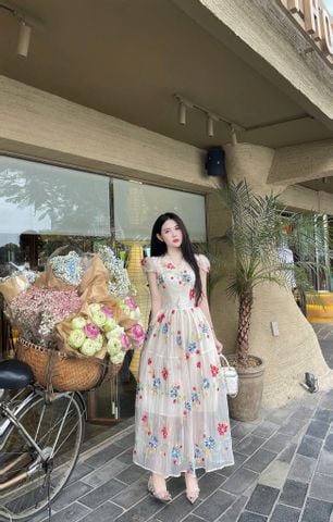 VRA0632-Đầm tơ thêu hoa CC cổ viền ren Kem