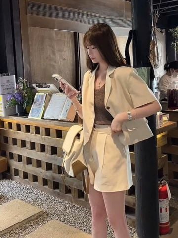 TB8634 Set áo vest form ngắn, Quần short (Kem Vàng)