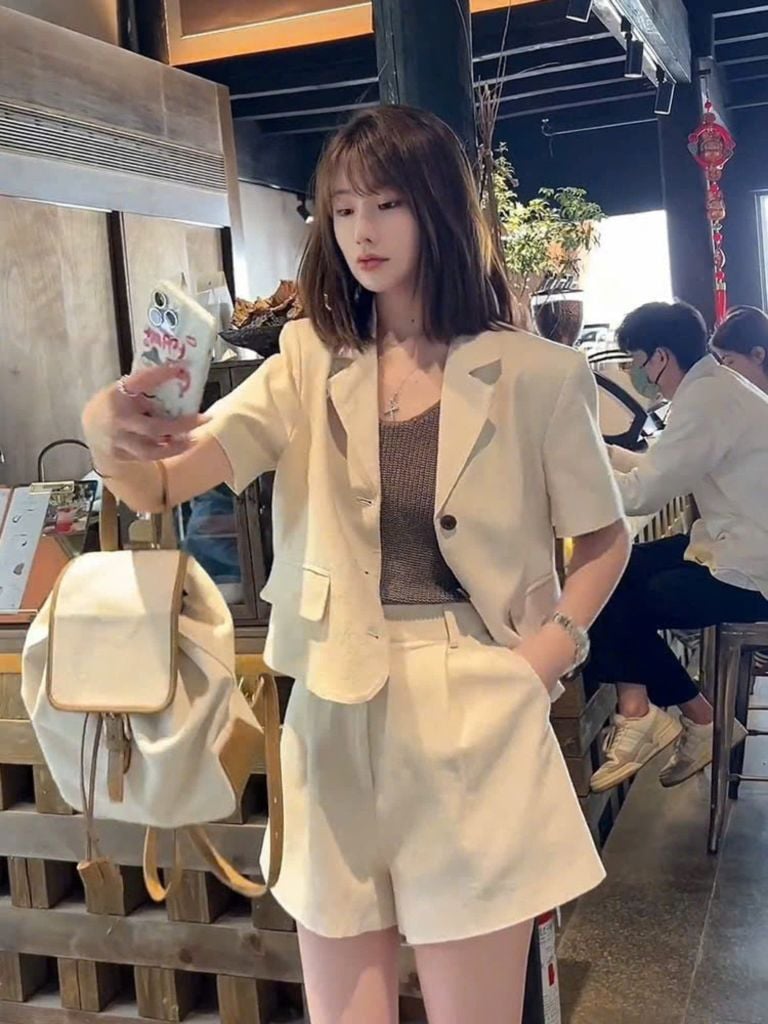 TB8635 Set áo vest form ngắn, Quần short (Trắng Kem)