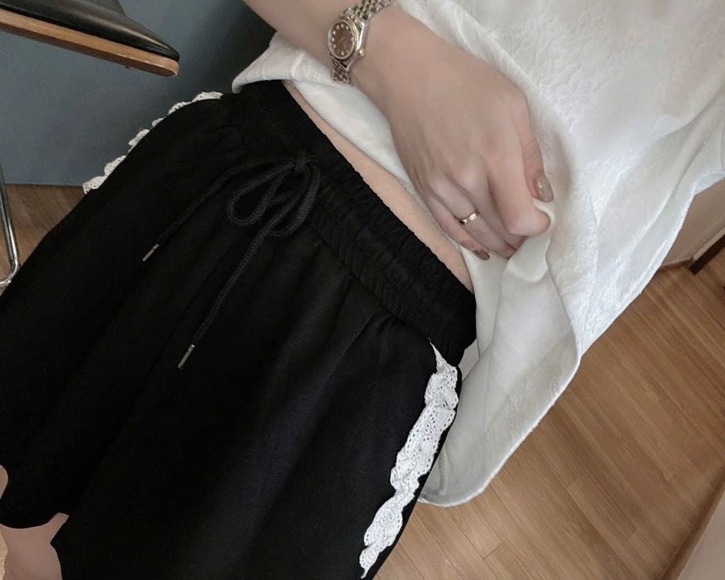 TB8693 - SET ÁO REN TRẮNG - QUẦN SHORT ĐEN
