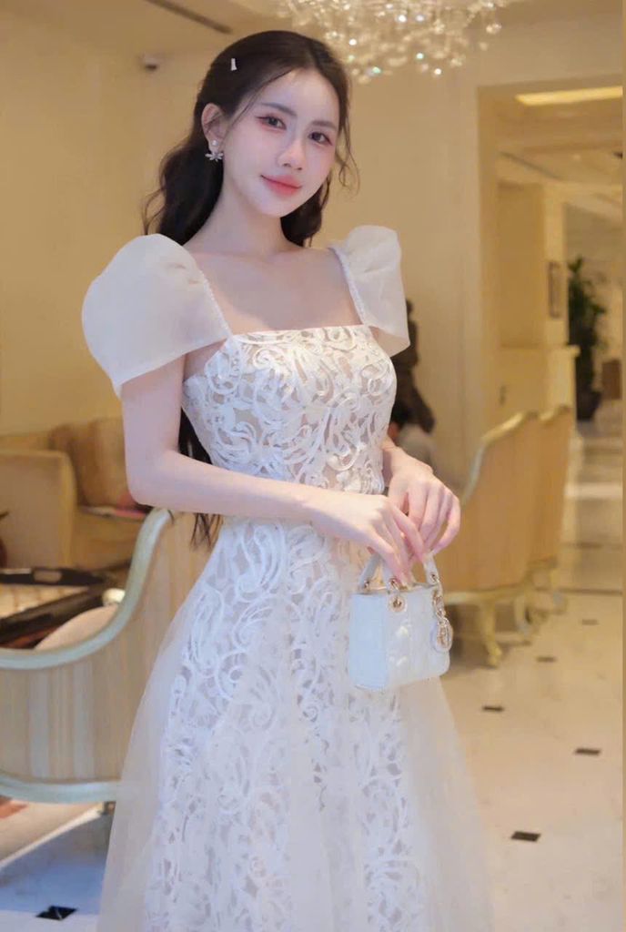 VGU0735 - ĐẦM REN CỔ VUÔNG CAO CẤP