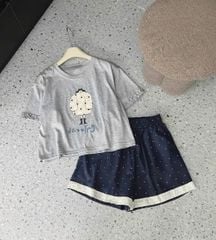 TB8749 Set áo thun viền bèo Xám, Quần short chấm bi