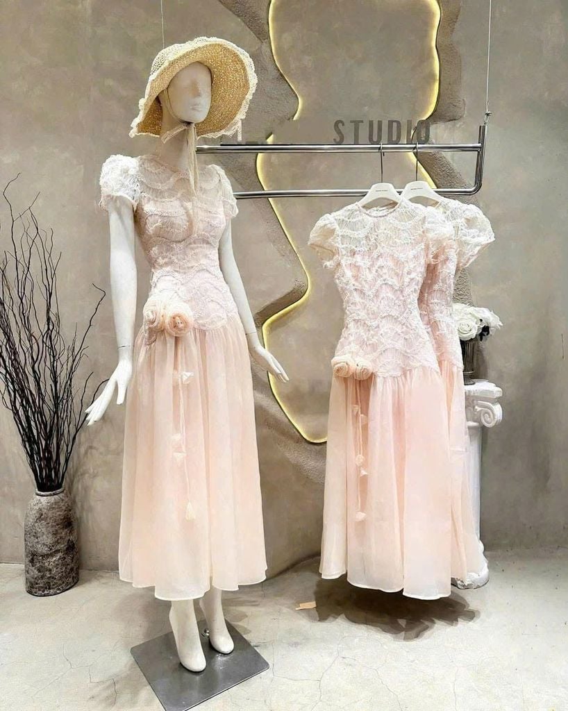 VGU0833 ĐẦM HỒNG REN SÓNG NƠ EO