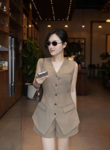TB8863 -Set áo kiểu Vest phối nắp túi, quần short Ghi
