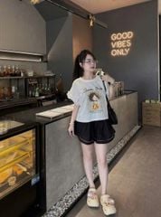TB8868 - ÁO THUN IN HÌNH SUPER GIRLS TAY VIỀN BÈO - MÀU TRẮNG ( ÁO LẺ)