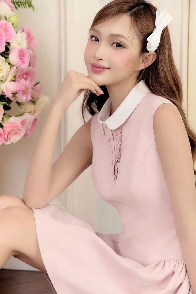 TB8873 - ĐẦM SÁT NÁCH HỒNG PHỐI CỔ TRẮNG NÚT BỌC